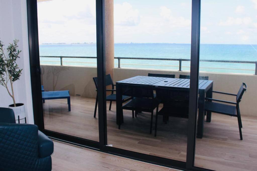Luxury Ocean Front Seadreams 2 With 7 Mile Beach Views West Bay Ngoại thất bức ảnh